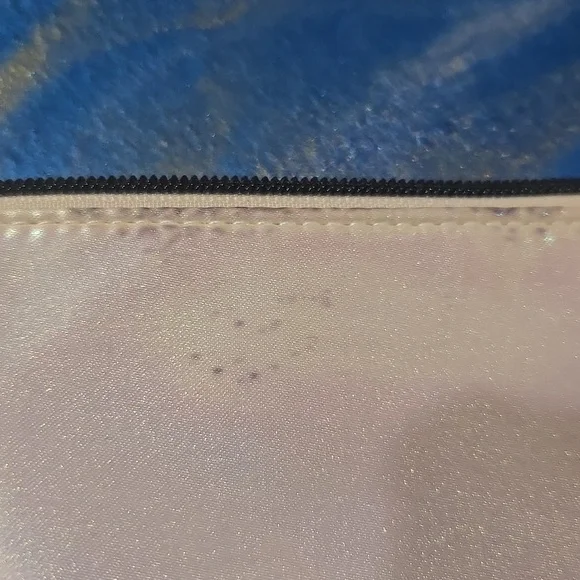 Gucci Shimmering Pink Beauty Pouch - Picture 3 of 3